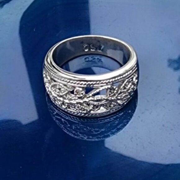 RSC Silver Filigree Vine Floral Crystal Openwork Band Dome Ring - Picture 4 of 10